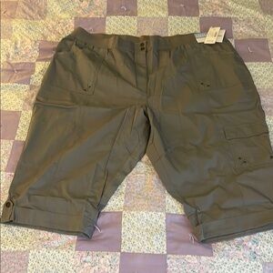 Women’s Grey Cargo Capri Pants